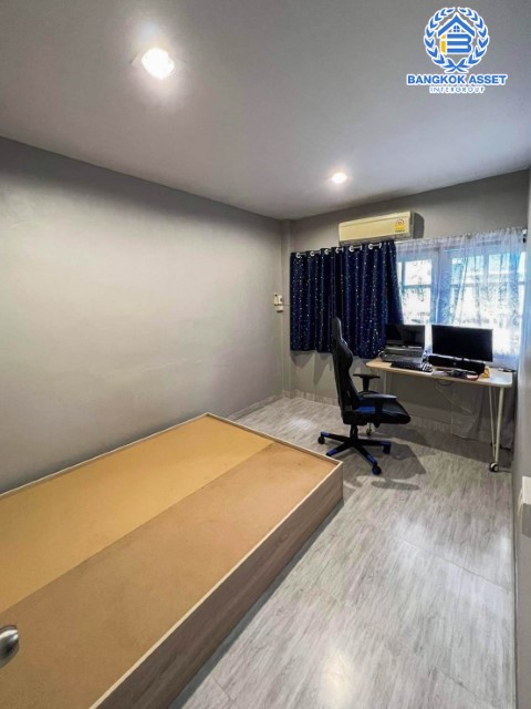 *****อาคารพาณิชย์มือสอง สวนธนวิลล่า ประชาอุทิศ หลังมุม! เนื้อที่กว้าง 16 ตร.ว. ฟังก์ชัน 4 ห้องนอน 3 ห้องน้ำ 1 ที่จอดรถ ภายในตกแต่งสวย ดูทัยสมัย พื้นที่ใช้สอยเยอะ มาพร้อมราคาสุดคุ้ม! ตั้งอยู่บนทำเลเดินทางสะดวกสบาย เชื่อมต่อถนนประชาอุทิศ ถนนราษฎร์บูรณะ ถนนเจริญกรุง ถนนพระราม3 จองด่วน!